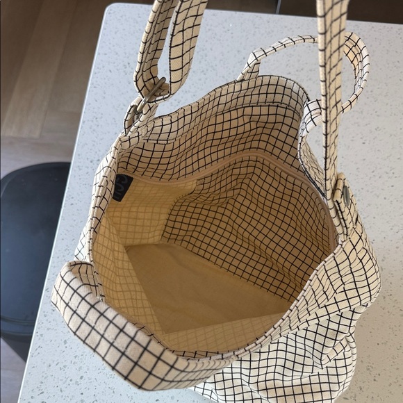 BAGGU Zip Tote Bag - Picture 3 of 9